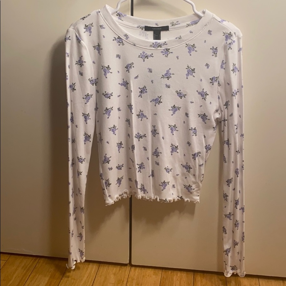 White Lettuce Top with Purple Accents